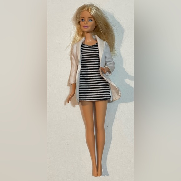 Barbie Careers Dentist Doll - Picture 3 of 4